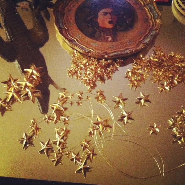 What to wear on Thursday, November 8 to Get Hitched Give Hope? With the passing of R74 there is even more reason to celebrate, so let's make this a party. How's this for a chic celebration angle? Danielle Fayette from Curtsy Bella is DIYing some Rodarte-esque star hair clips.